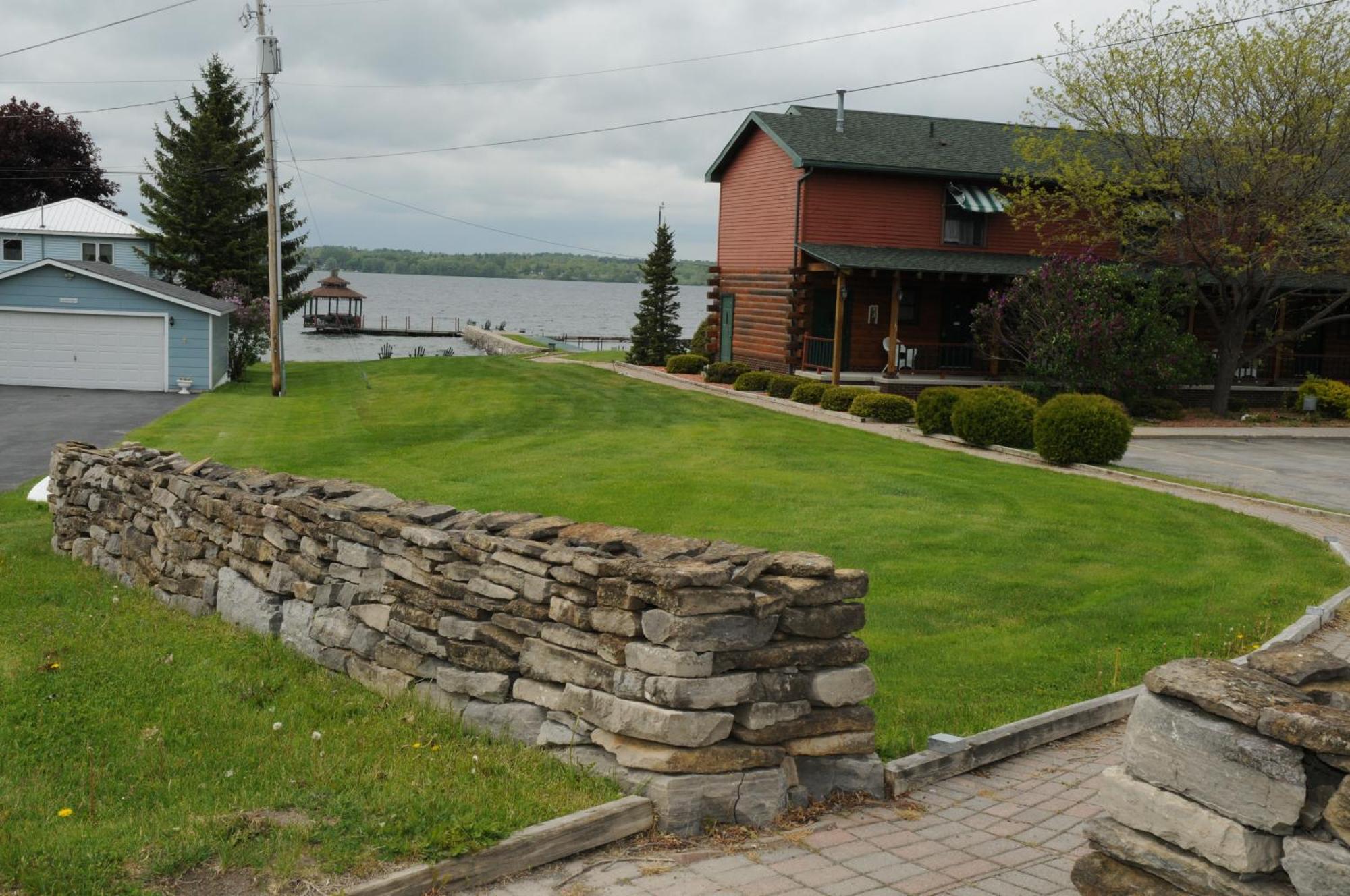 Stone Fence Resort Ogdensburg Exteriör bild